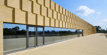 让办公室装修公司带你来法国的酒庄参观一圈