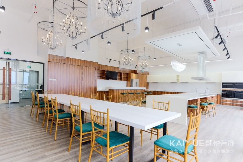 普立米办公室装修实景图-餐厅.jpg
