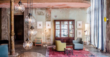 放飞自我的家具展厅-办公室设计适合这样颓废斑驳吗