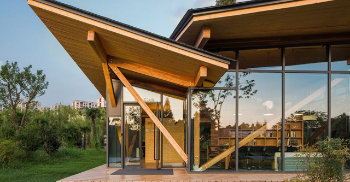 要不也试试用木材和玻璃装修办公室