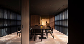 精准的切入角度-黑色系办公空间设计