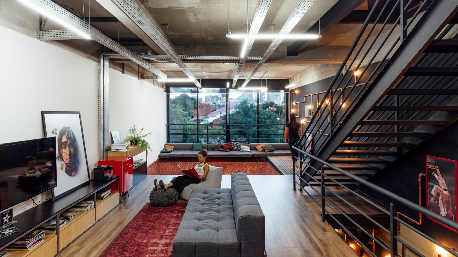 更轻松更有工作效率-氛围轻松的办公室设计