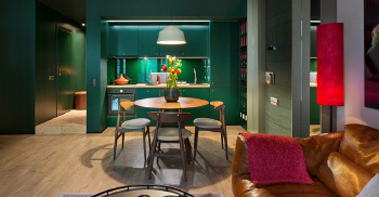 令人怀旧的绿松石色调装修—由办公装修公司分享