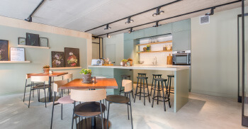 多姿多彩的SLA沙拉吧空间设计_佛山办公室设计公司