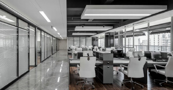 广州办公室装修黑白灰色怎么样？