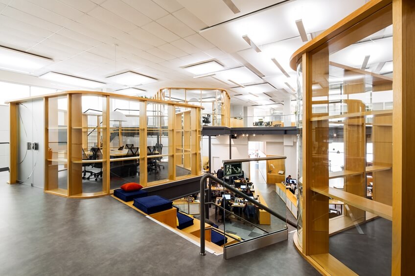 办公楼装修公司 楼梯口