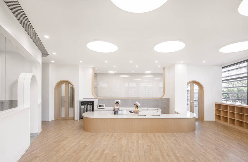 装修设计公司 孩子们在自己动手做蛋糕 装修设计公司 孩子们在自己动手做蛋糕