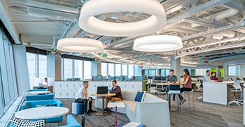 办公室装修公司塑造身临其境办公场景