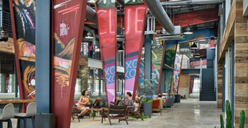 将旧仓库变成现代创意时尚办公室_广州装修公司