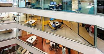 新式办公室装修以道路为设计概念