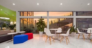 创建自在探索的办公氛围-办公设计公司