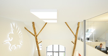 服装公司办公室装修-简约轻盈设计为主