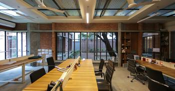 简陋而突出办公装修特点-营造出美好氛围