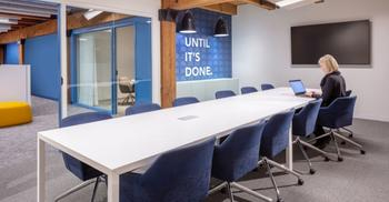 办公室装修-将人体呼吸动作融入办公概念中