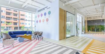 办公装修设计运用色调与图案营造愉快氛围