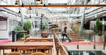 办公室装饰设计创造出无拘无束-咖啡风格环境