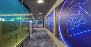 办公设计公司采用工业风打造创新工作室