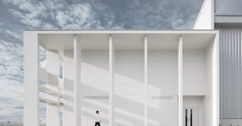 厂房装修公司将新老建外观灵感设计成平静印象