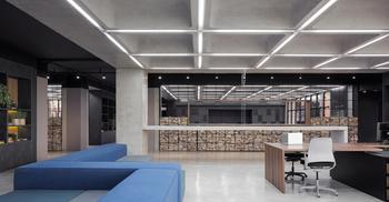 办公室装修公司旨以设计灵活与综合空间搭配