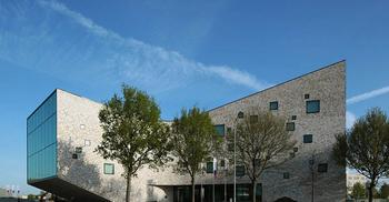 办公大楼装修-塑造自然亲切灵活办公环境设计