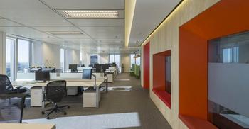 装修设计办公室-将几何渐变天花板多彩