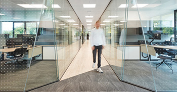 办公室布局装修如何招财-老总台在哪摆设好