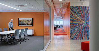 装修设计公司打造其充满动力的橙色设计