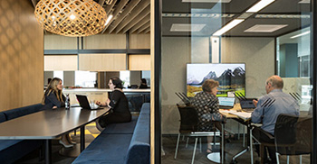 办公装修公司打造充满绿意多样化空间设计