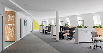 多样性办公室空间装修塑造新咨询公司风格