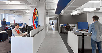 办公楼装修设计营造活力俱乐部空间