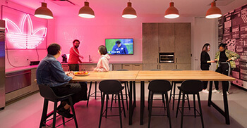 广州办公室装修公司塑造多元办公工业元素设计