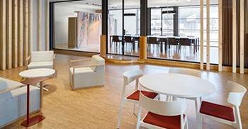 办公室装修设计·在非常平静和放松的栖息地中构成时间的质感