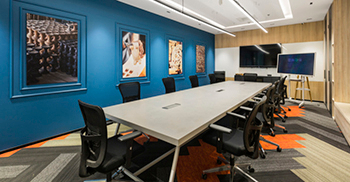 俏皮的设计语言是为了增添办公空间的活力和趣味性