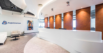 办公室设计中铜饰面颜色和存在的灵感来自公司身份