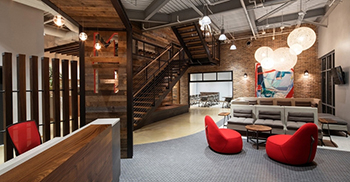 一种不受约束的气息在办公空间涌动