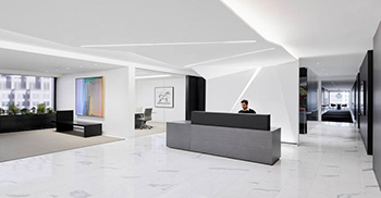 配色方案不仅描绘了字面上的对比 而且象征性地转变了用户办公环境