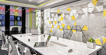 公司的标志为办公室室内和平面设计提供了灵感