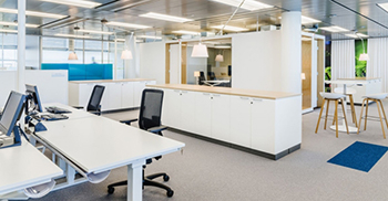 办公室室内设计?为海景提供了空间并与之相得益彰