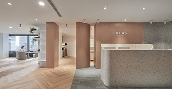 办公室的设计使用了“感官流动”的概念