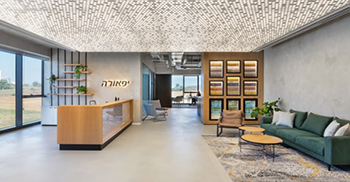 办公室设计灵感来自工厂的元素——机械、生产线和材料