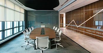办公空间装修将理想形象化并尊重公司对诚实材料的渴望