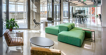 办公空间设计装修将人与品牌、户外景观结合