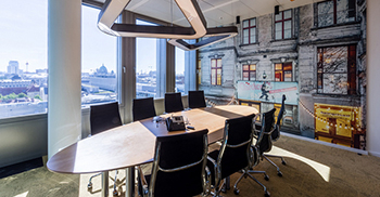 新的办公室就像这座城市一样：年轻、清新、现代且充满对比