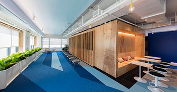 办公室装修设计案例丨使用一系列盒子来战略性地、谨慎地组织空间