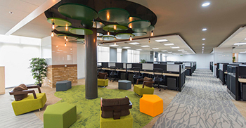 办公室空间设计：通过使用纹理和颜色来定义不同的空间