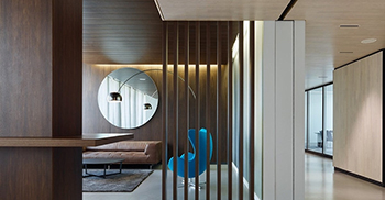 公司办公室装修设计丨宽敞的房间拥有友好而开放的氛围