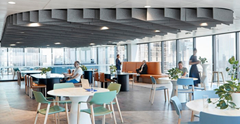 高端办公室装修案例：柔和的边缘和曲线在设计中占主导地位