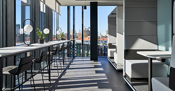 现代办公室装修风格——单色调色板营造出时尚简约的设计