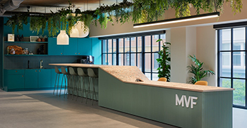 健康是设计的核心 ?“花园小径”引导旅客穿越办公室空间