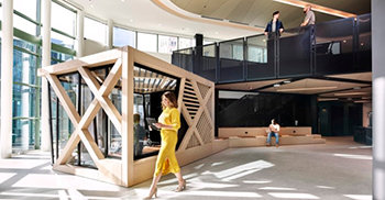 办公室设计：夹层设计成棱角分明的轮廓 以与当地的城市网格相连